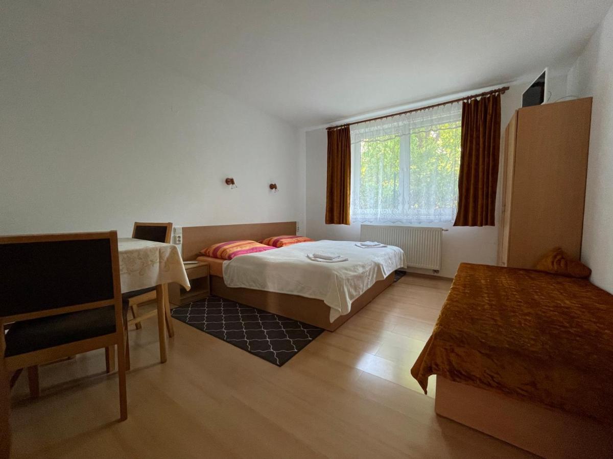 Privat Hotos Appartement Liptovský Mikuláš Buitenkant foto